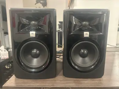 JBL 305P MKII Pair Both in great condition. Includes power cables and 1/4in angle cables. Contact if...