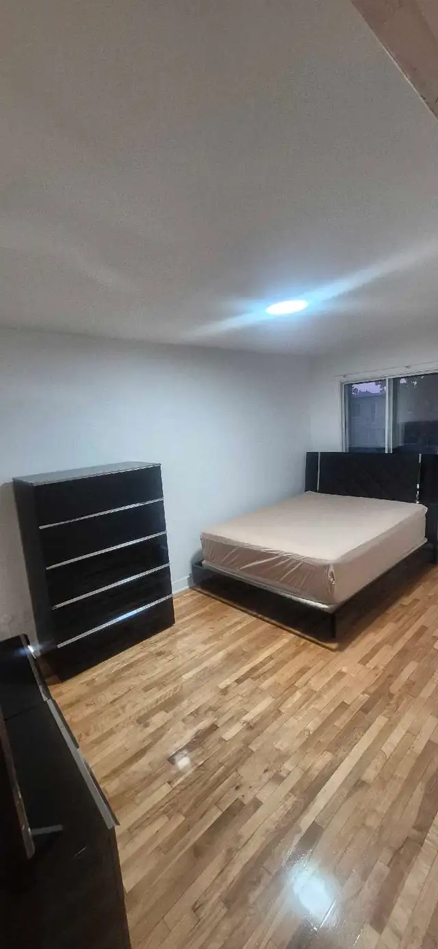  chambre meublée  a louer  dans  un super appartement rénov in Room Rentals & Roommates in City of Montréal - Image 3
