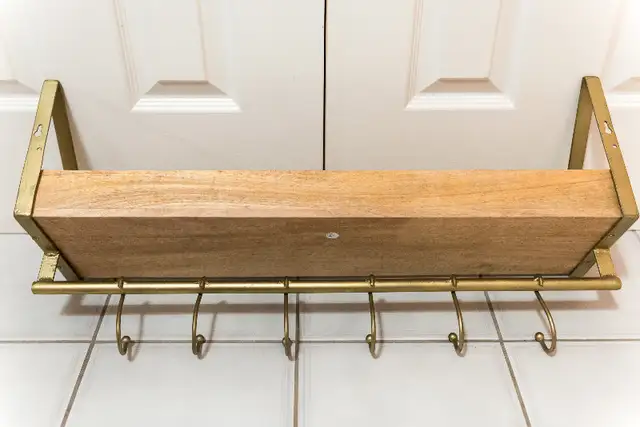 Wall Mounted Metal Coat Racks and Wooden Shelf in Home Décor & Accents in Markham / York Region - Image 2