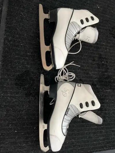 Women’s CCM SP skates size 9, View more