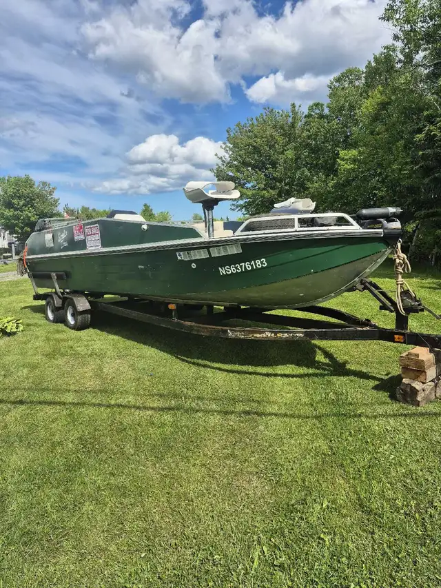 1996 Aluminum Tracker boat. in Powerboats & Motorboats in Cape Breton - Image 3