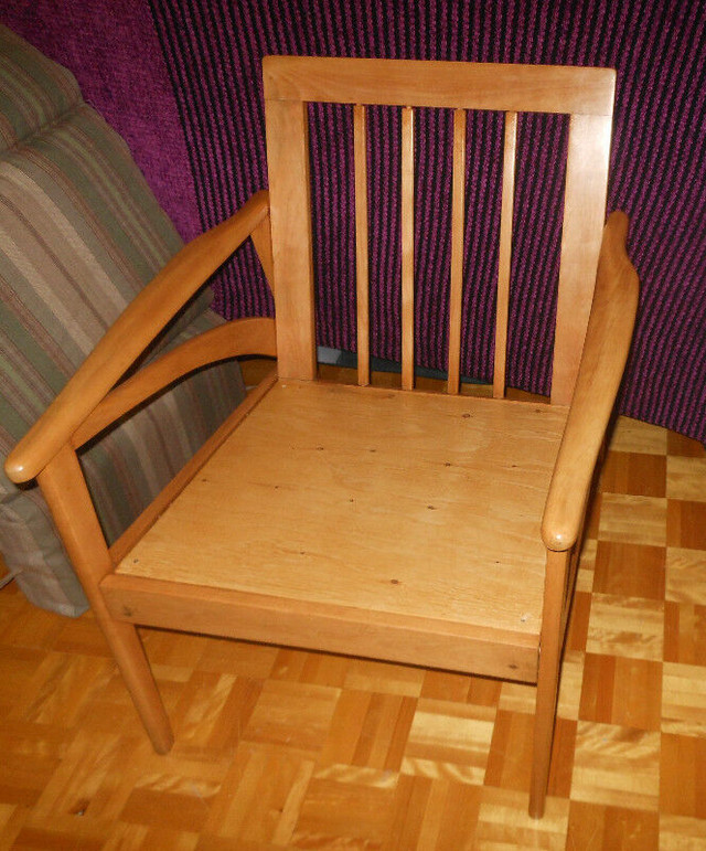 Armchair mid-century with cushion dans Art et objets de collection  à Ville de Montréal - Image 3