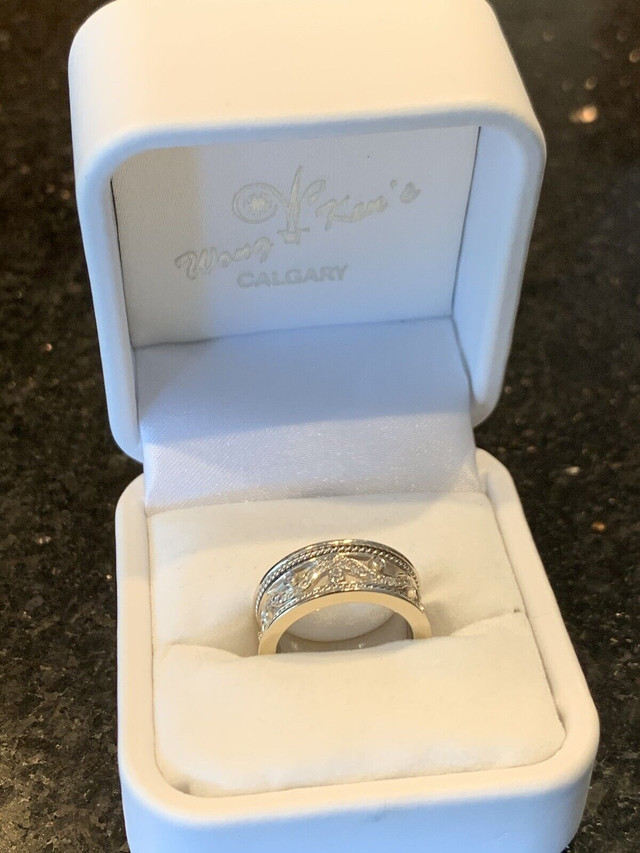 Wong Ken Women’s white gold & Diamond ring   in Jewellery & Watches in Calgary - Image 2