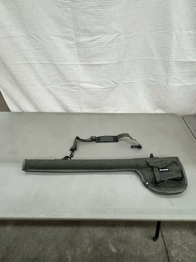 Doorslay Fly Rod Fishing Case 31” in Fishing, Camping & Outdoors in Hamilton - Image 8