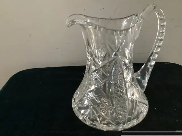 CRÉMIER EN CRISTAL  6 “ DE HAUT PRÈS DU MÉTRO JARRY  in Kitchen & Dining Wares in City of Montréal - Image 3