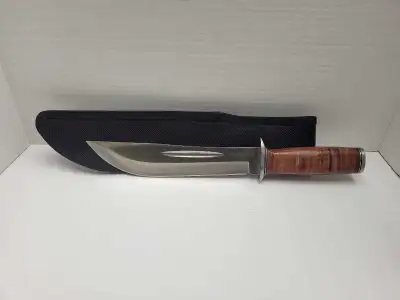Huntshield Fixed Blade knife w/sheath Blade approx 8.25" Hilt approx 4.75" Few marks on handle Blade...