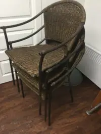 3 chaises en rotin