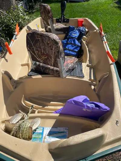 Sundolphin 12 ft fibreglass with motor.Minkota 30 lb thrust 5speed.2 chairs 2 anchors 2 oars.interst...
