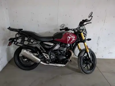 2024 triumph speed 400 in carnival red for sale. I am the first owner of this motorcycle. This bike...