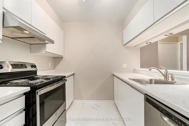 Room for rent at Ottawa (Off Montreal Road, close to downtown) in Room Rentals & Roommates in Ottawa - Image 8