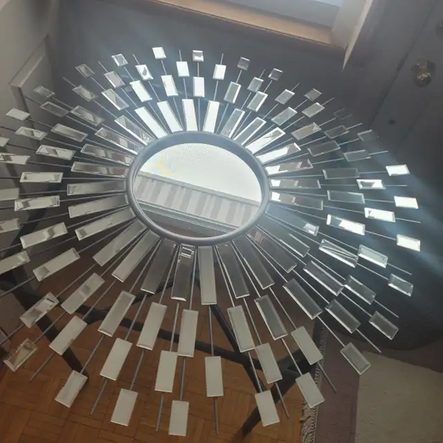 Sunburst/Starburst decor. Large. Metal in Home Décor & Accents in Ottawa - Image 5