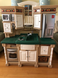 Step2 Dream Lifestyle Play Kitchen with accessories 