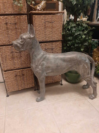 Dog statue 