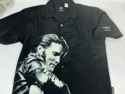 Show off your love for the King with this pre-owned Hard Rock Cafe Montreal Elvis Presley button-dow...
