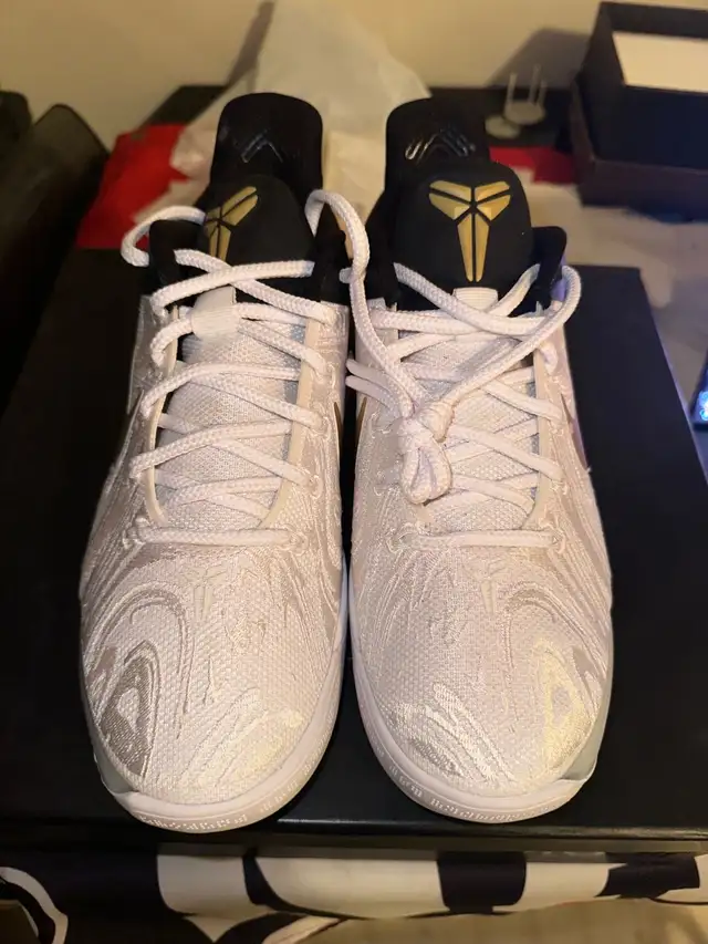 Nike Kobe a.d i.d bhm Size 8 in Men's Shoes in City of Toronto - Image 5