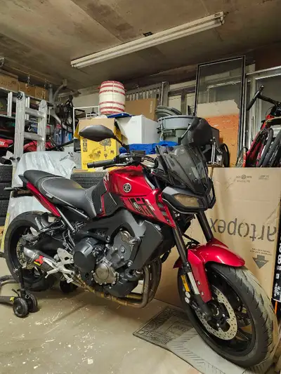 Yamaha FZ-09 / MT-09 2017 Deuxième propriétaire Jamais échappée Toujours entreposé dans un garage ch...