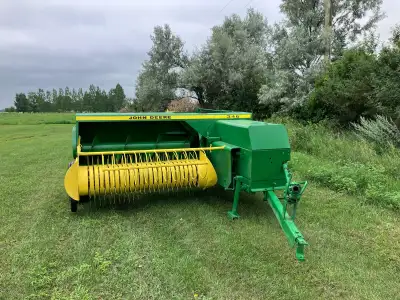 346 John Deere square baler. New needles and replaced some bearings. Works perfect. New paint. Used...