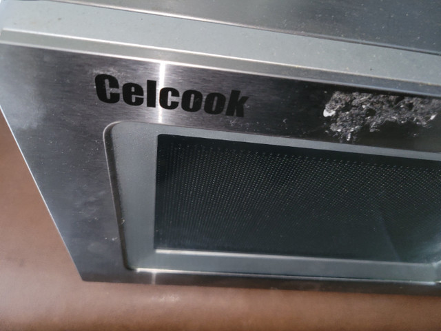 CELCOOK MICROWAVE OVEN MODEL: CEL1000T in Other Business & Industrial in Calgary - Image 2