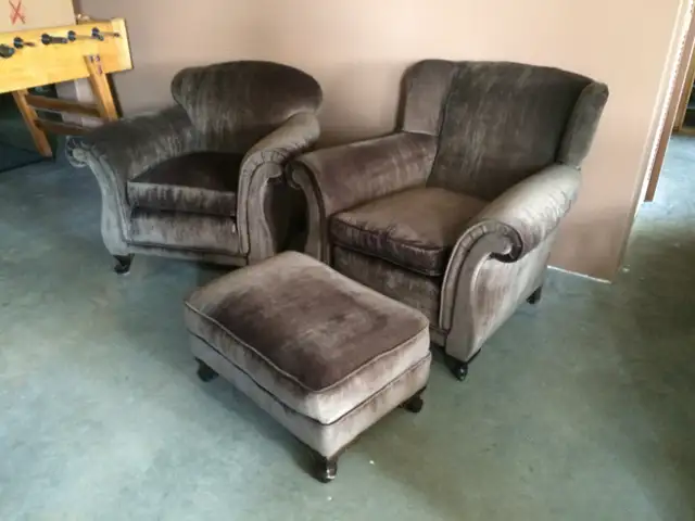 Antique sofa and armchairs set in Couches & Futons in Kamloops - Image 4