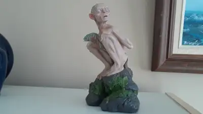 This is a Gollum figure that was released with the extended version box set. It is in great conditio...