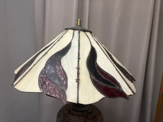 Stained Glass Lamp Shade in Indoor Lighting & Fans in Oshawa / Durham Region - Image 3