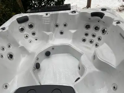 Door Crasher Sale! New 8 Seater Spas - 56 Jets- Free Delivery LE, View more