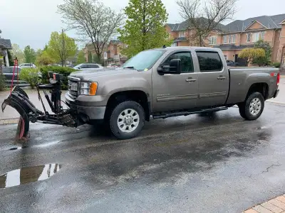 2013 sierra slt 2500hd duramax Diesel 6.6turbo 378,000km Very well maintained , new winters on rims...