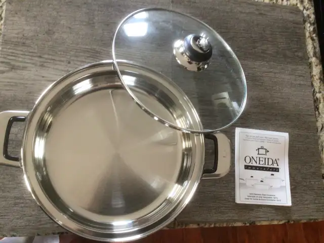 ONEIDA - 18/10 HEAVY GAUGE STAINLESS STEEL CASSEROLE62864365867650121