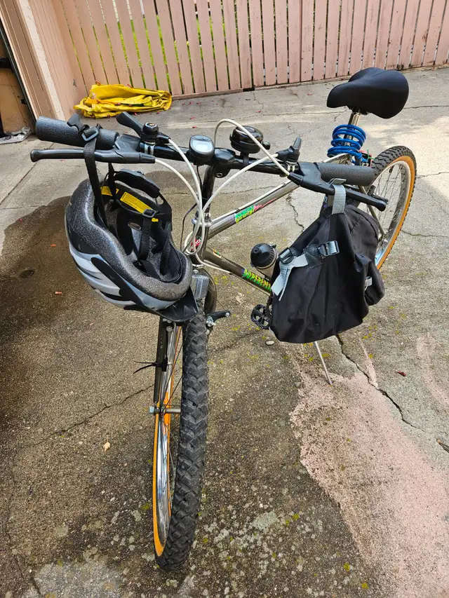 20 inch MOUNTAIN BIKE in Mountain in Calgary - Image 4