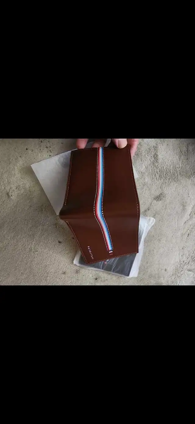 PAYOFFLAI Wallet in Women's - Bags & Wallets in Edmonton - Image 3