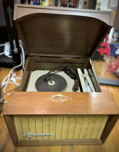 Antique GE high fidelity phonograph model c721 - record player Seems to work and still a needle in t...