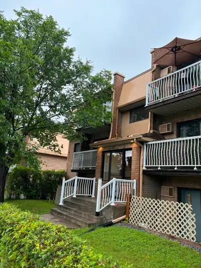 VIMONT, LAVAL grand spacieux 4½ SEPTEM sixplex ensoleillé 2 stat