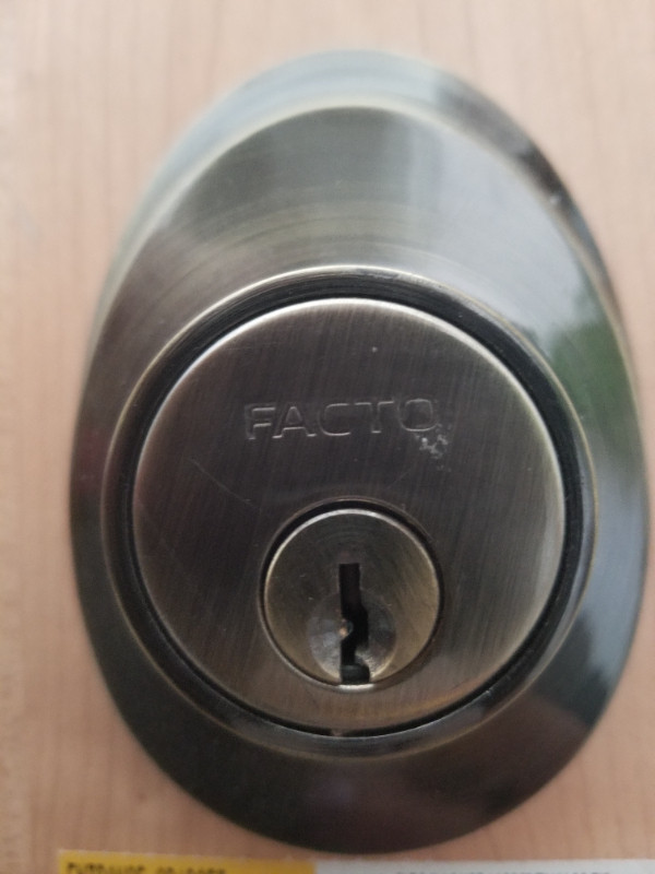 Deadbolt locks (no key) in Other in Ottawa - Image 3