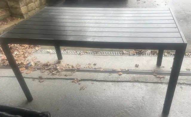 PATIO TABLE AND CHAIRS in Patio & Garden Furniture in Oakville / Halton Region - Image 3