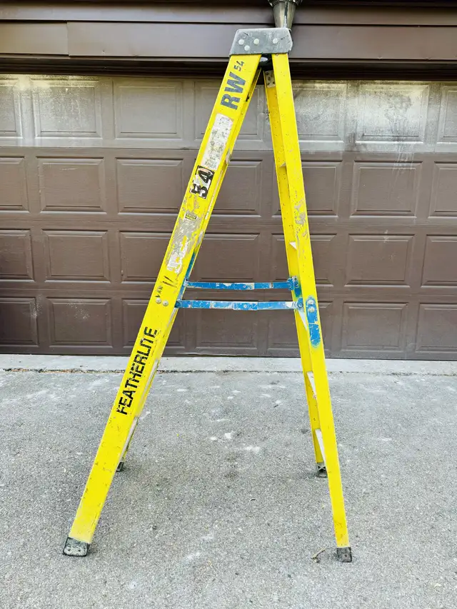 Featherlite 6 ft heavy duty CSA grade 1 ladder - used in Ladders & Scaffolding in City of Toronto - Image 2