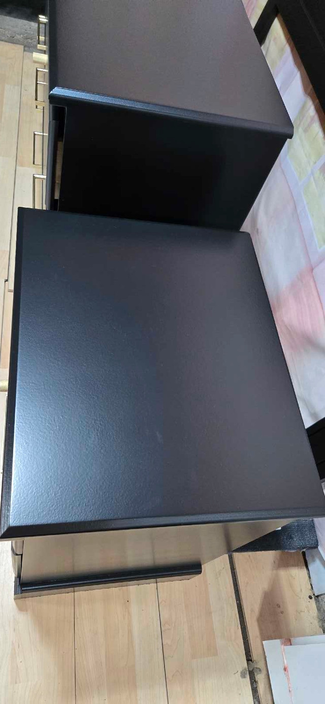 3 piece bedroom set in Dressers & Wardrobes in Brantford - Image 3