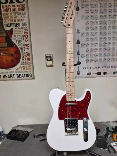 Squire Sonic Esquire  telecaster, View more