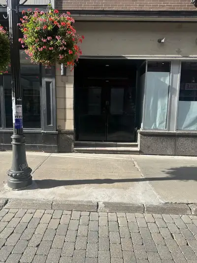 738 rue Saint‑Joseph, centre‑ville de Québec Un local neuf, moderne et parfaitement situé au cœur du...