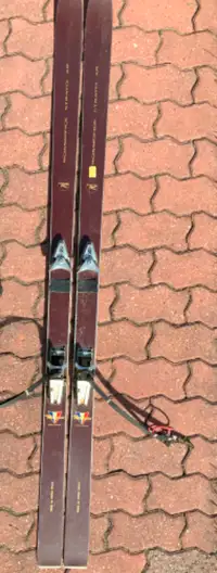 Skis, Rossignol, with Salomon bindings.