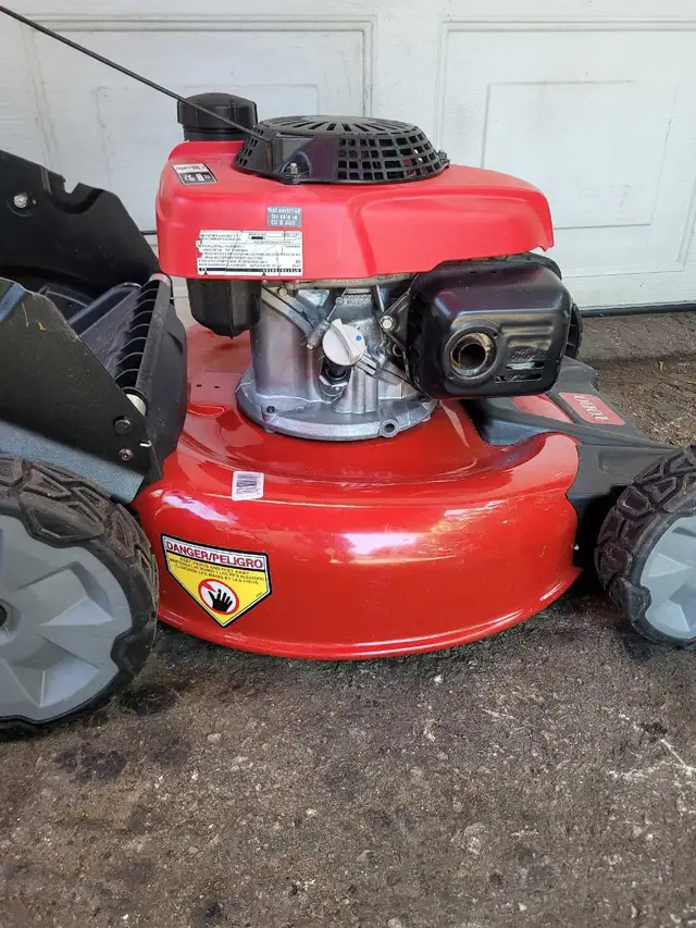 Toro push lawnmower in Lawnmowers & Leaf Blowers in Kitchener / Waterloo - Image 4