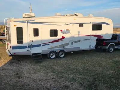 2007 Cardinal 5th wheel in new condition. Two slide-outs, awning, solar panels, 4- 6 volt batteries...