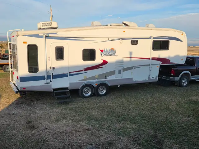 2007 Cardinal 5th Wheel RV in Travel Trailers & Campers in Calgary - Image 2