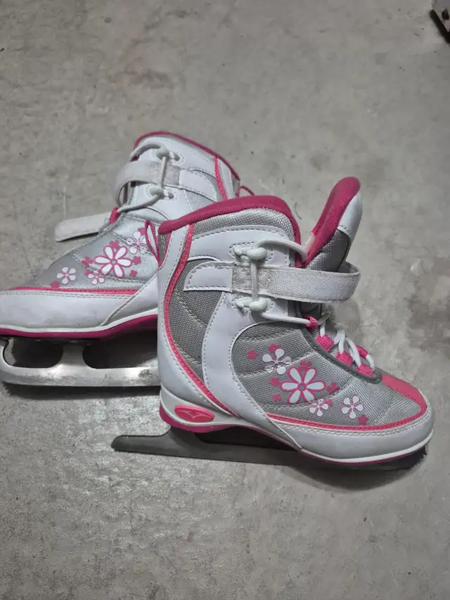 Girls Skates size 12( roller included and removable) in Skates & Blades in Markham / York Region - Image 3