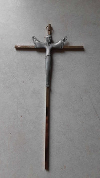 Crucifix de Jésus en laiton doré acier brossé avec Fleur de Lys