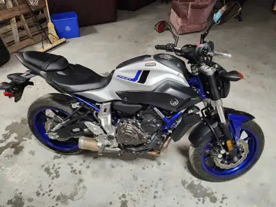 Like new fz7. Always stored inside. Runs great. I just dont use it enough.