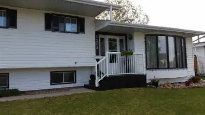 4 bed 3 bath house for rent Camrose alta