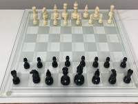1 jeux d’échecs chess base vitré pièces en plastique 