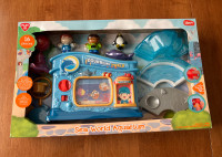 New PlayGo 16-Piece Sea World Aquarium Toy