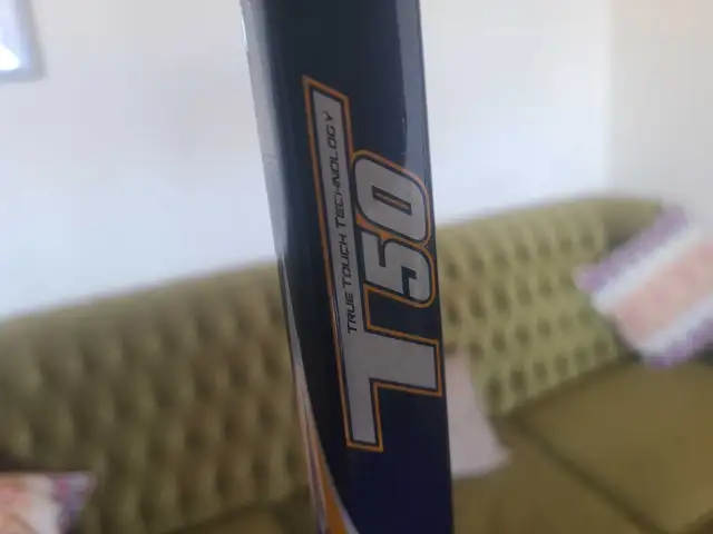 sher-wood T50 hockey stick in Hockey in City of Toronto - Image 4