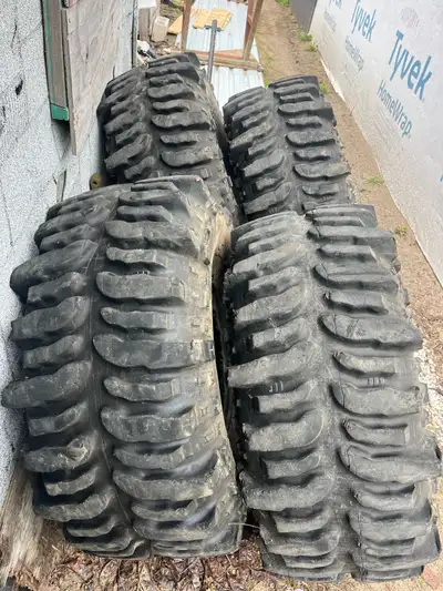 Got a very nice set of 42.5x13.5x17” super swamper boggers on 5 x5 rims I belive ! Excellent shape,...